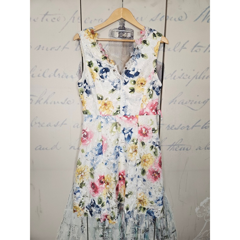 NWT Betsey Johnson Lace Dress 12 White Floral V-Neck Fit & Flare Scalloped Trim